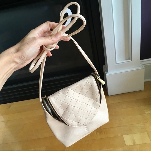Handbags - Quilted Crossbody Bag, Cream with Black, White Abstract Print Interior